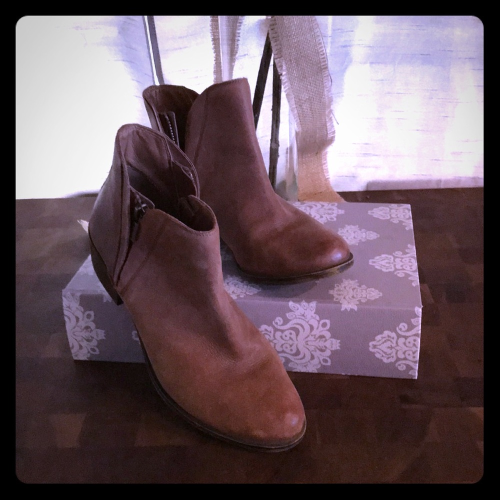 Lucky brand zip up ankle boots size 6.5